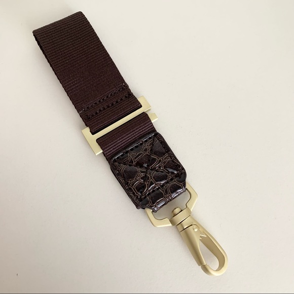 New wristlet strap